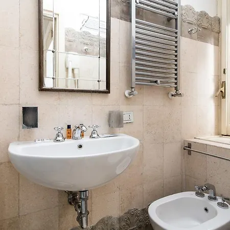 White Borgo Apartment *