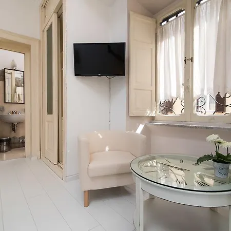 White Borgo Apartment